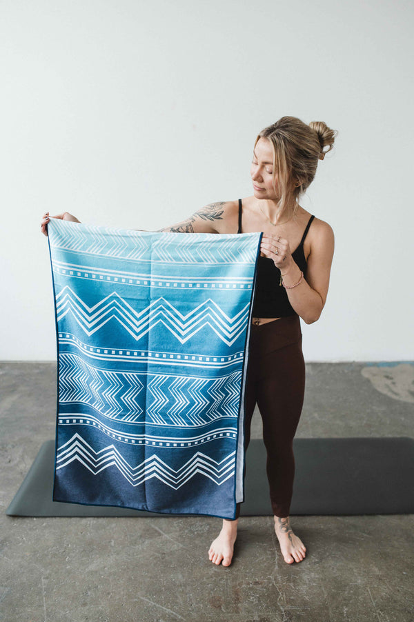 The Diamond Yoga Towel – Quick-Dry, Non-Slip, Eco-Friendly Performance Towel